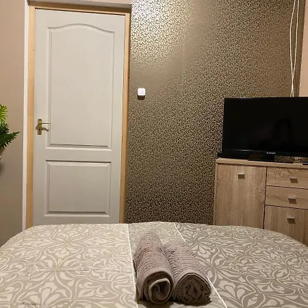 Virag Vendeghaz Guest house *